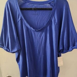 NWT FREE PEOPLE TOP SIZE SMALL ROLLED UP SLEEVE DESIGN COOL MATERIAL